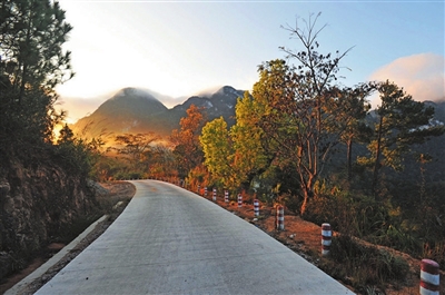 为扶贫点捐建扶贫公路